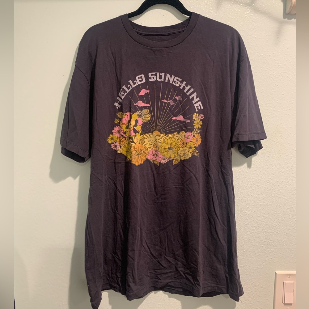NWOT “Hello Sunshine” Graphic Tee